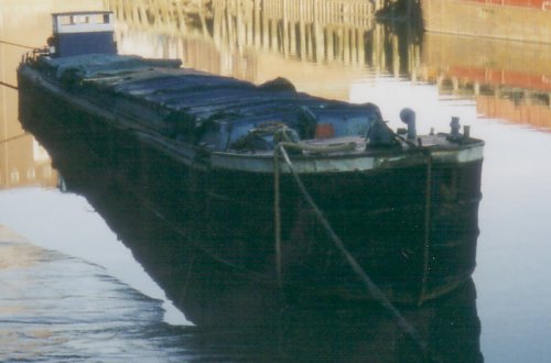 Photo of a motor barge in Hull docks, courtesy and copyright Stan Pavey