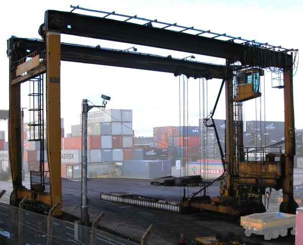 Photo of a smaller type of gantry crane used for Freightliner ISO container services